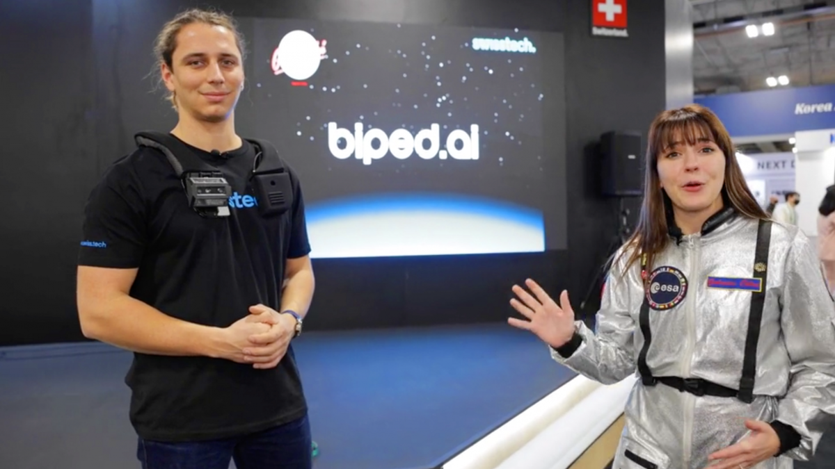 Galactic Chloé interviews Biped