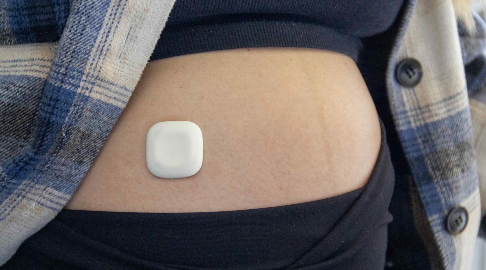 Sensor for checking birth signals