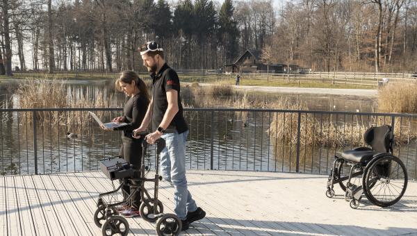 Walking again with the help of a digital bridge