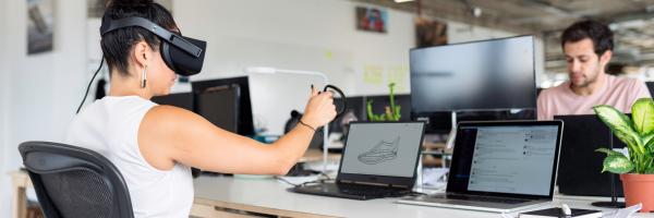 Asynchronous reality at VR workplaces